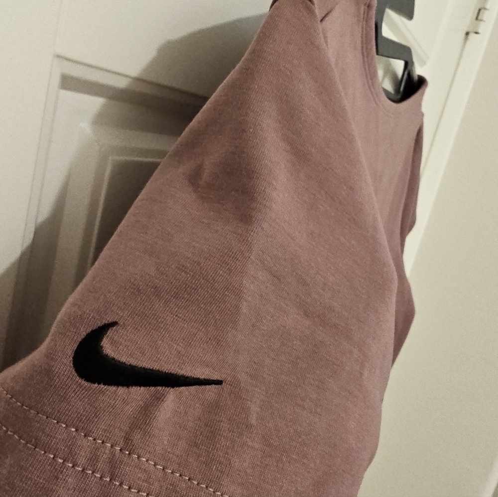 Nike Women's Mauve Crop Top - Picture 7 of 8